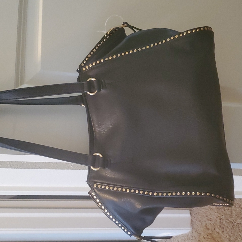INC INTERNATIONAL CONCEPTS BLACK LEATHER PURSE WITH GOLD STUDS
